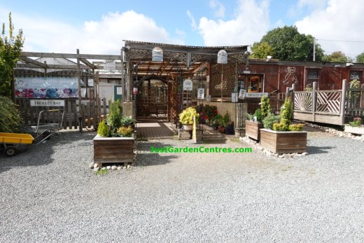 Entrance to Farnborough Garden Centre