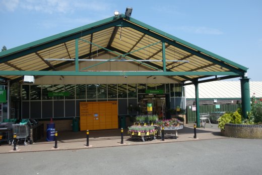Entrance to Dobbies Swindon