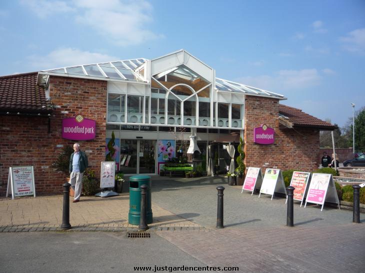 Entrance to Woodford Park Garden Centre